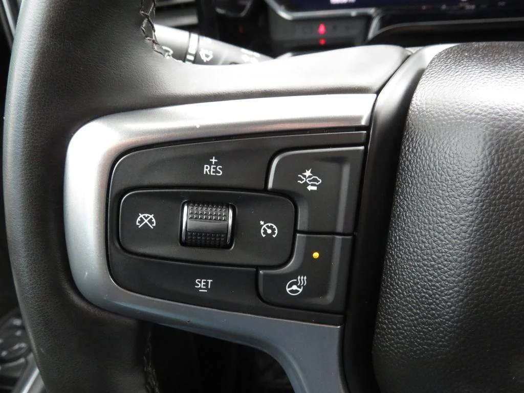 Used 2025 Lakeshore Blue Metallic Chevrolet LT image 27