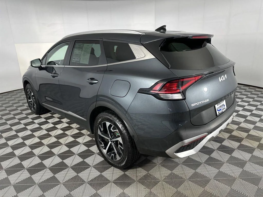 Used 2025 Gravity Gray Kia EX image 4