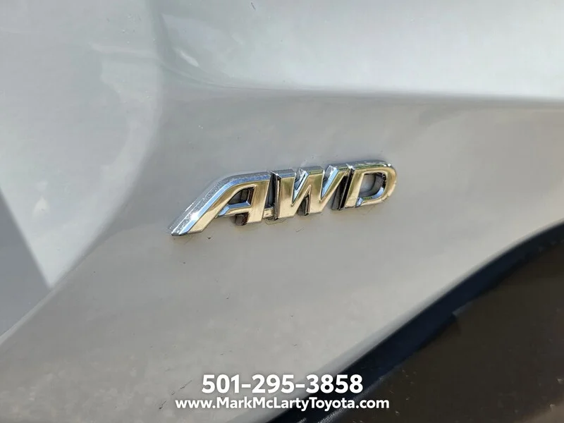 Used 2025 WHITE TOYOTA HYBRID XLE AWD image 6