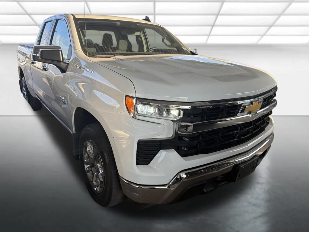 Used 2024 Summit White Chevrolet LT image 1