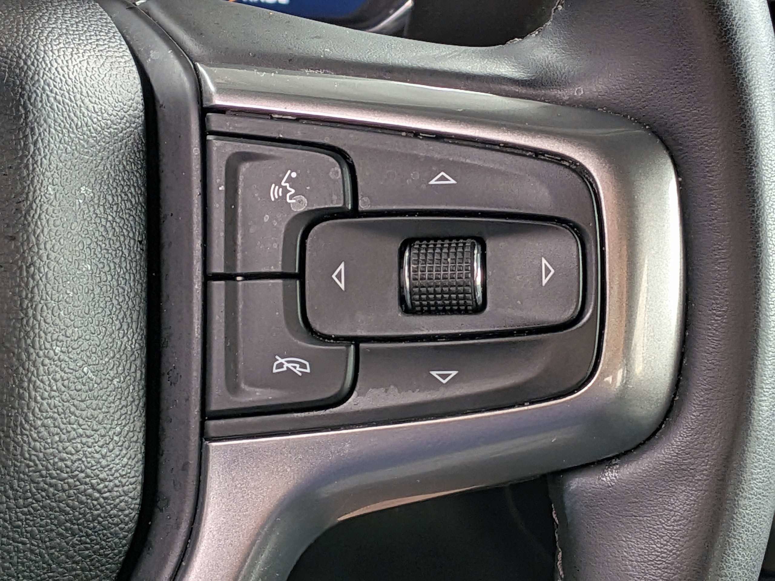 Used 2025 White Chevrolet LT image 23