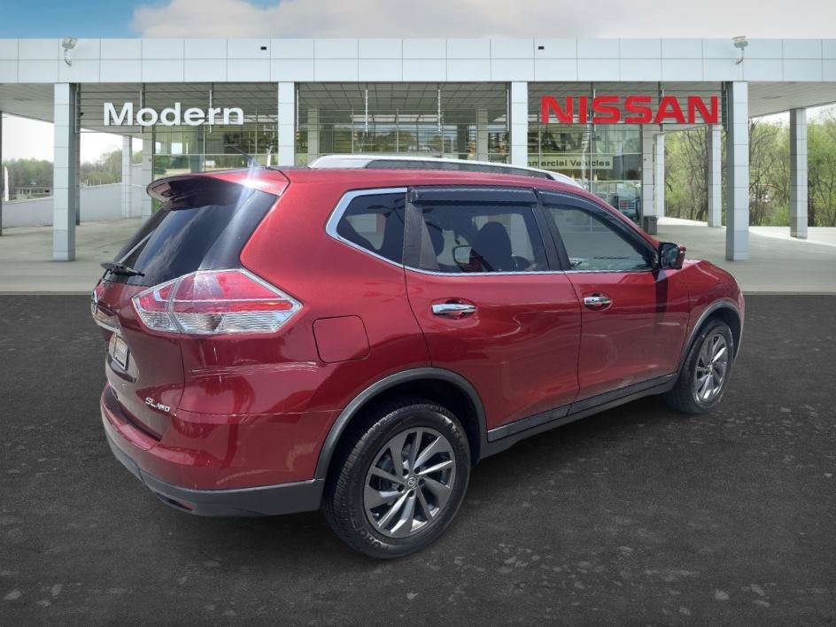 Used 2016 Cayenne Red Nissan SL image 5