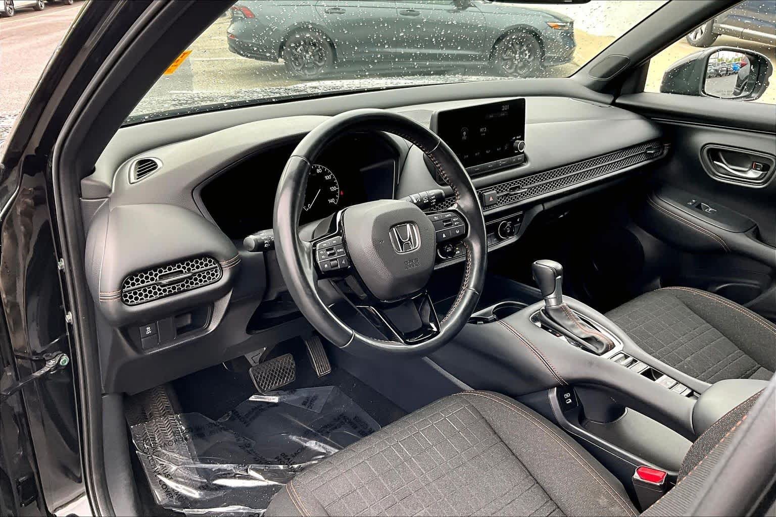 2025 Honda HR-V Sport - Photo 18