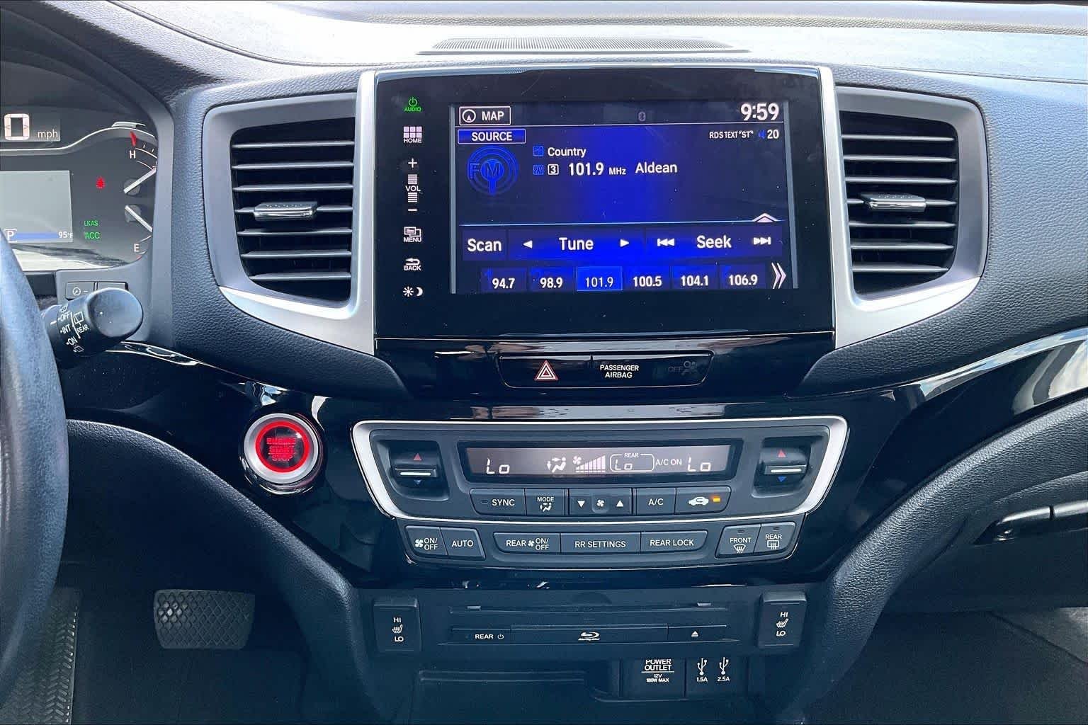 Used 2016 Crystal Black Pearl Honda Touring image 7