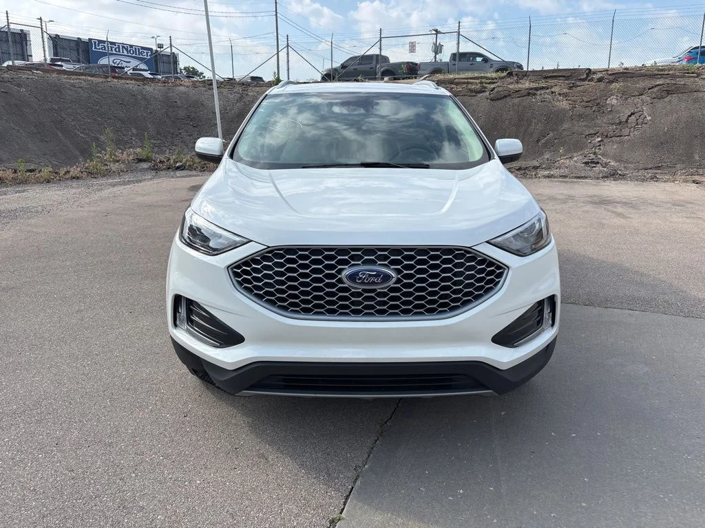 Used 2023 White Metallic Ford SEL image 2