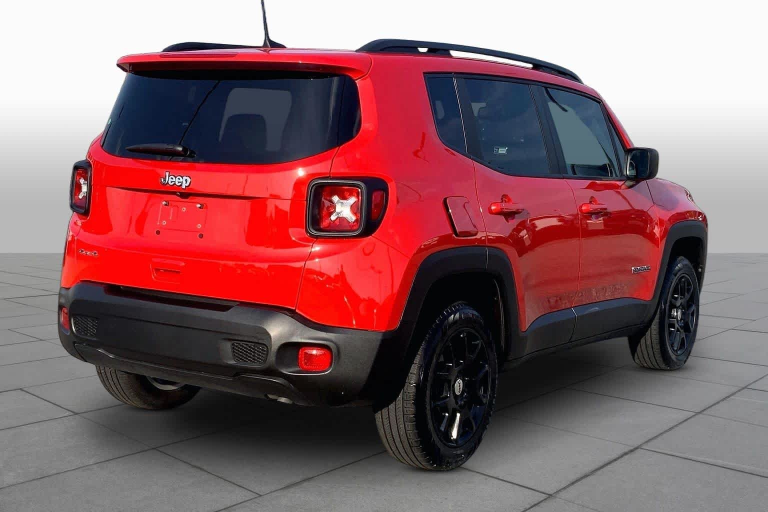 Used 2023 Colorado Red Clearcoat Jeep Latitude image 12