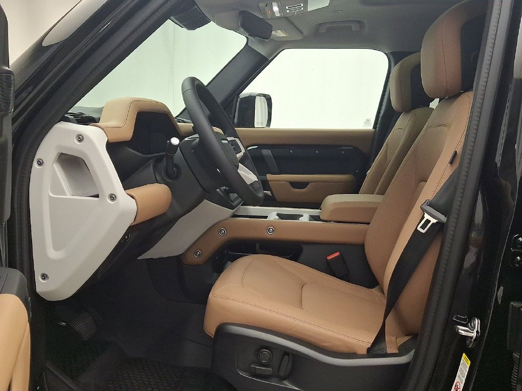 New 2026 Santorini Black Land Rover S image 10