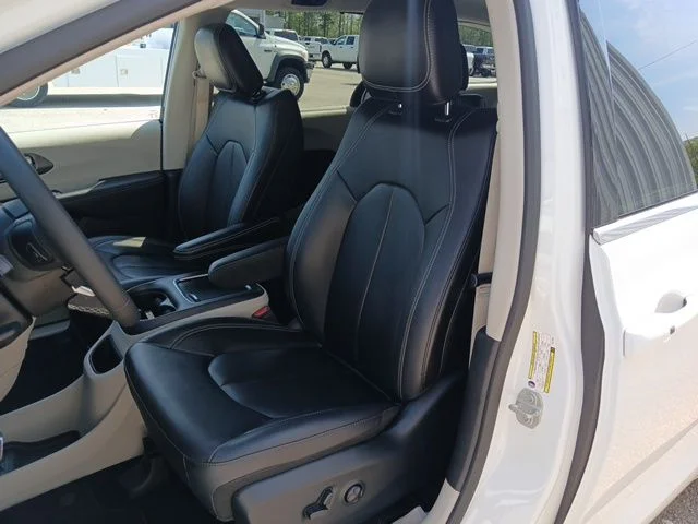 Used 2024 White Chrysler Touring L image 29