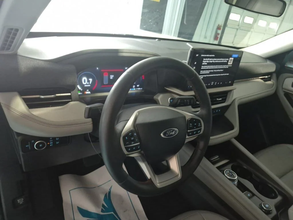 Used 2025 White Ford Active image 6