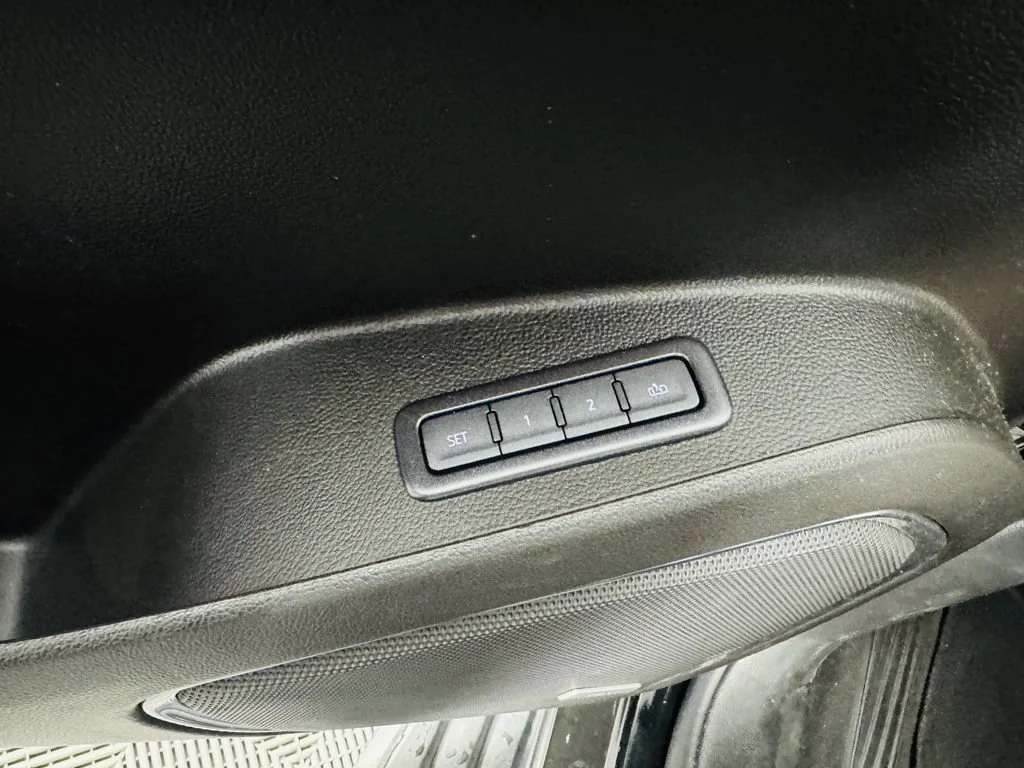 Used 2020 BLACK Chevrolet LT image 8