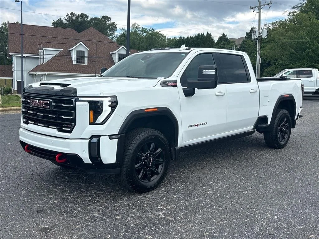 Used 2024 White GMC AT4 image 3