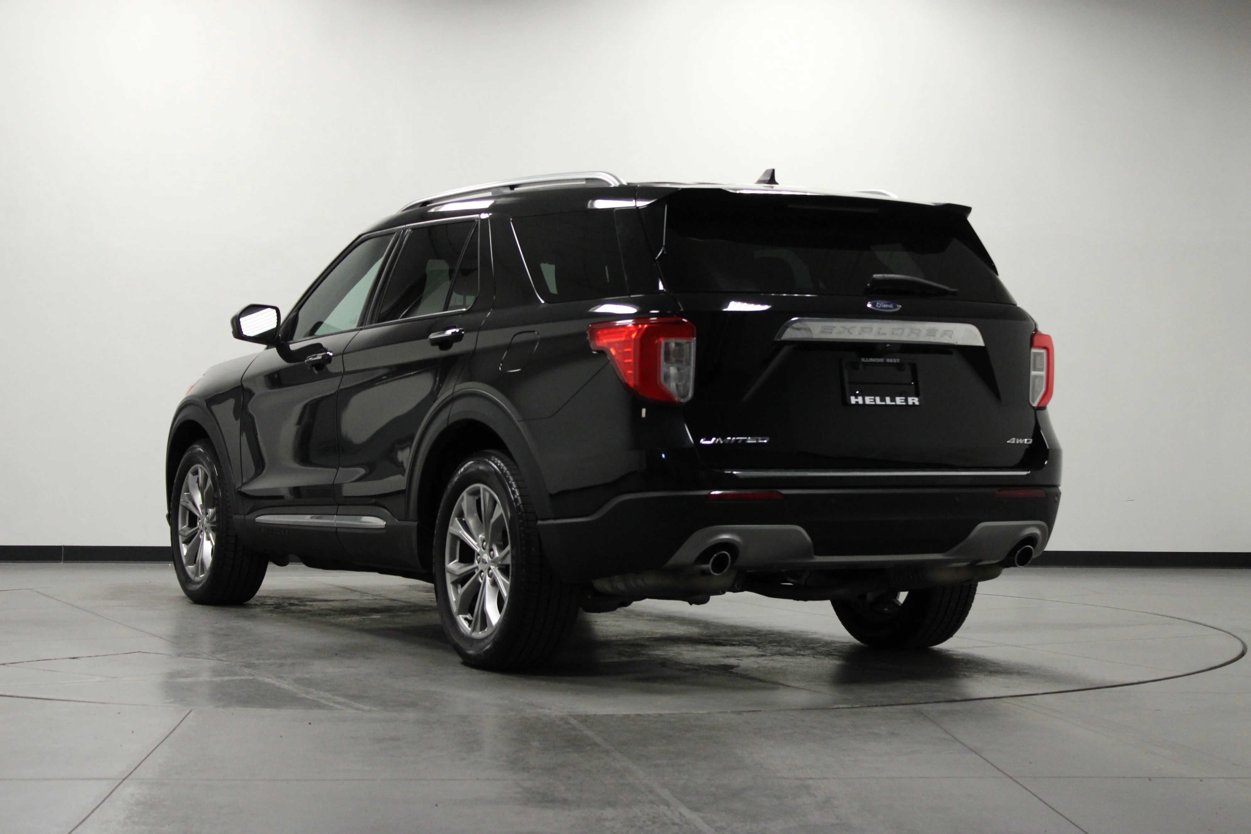 Used 2022 Black Metallic Ford Limited image 6