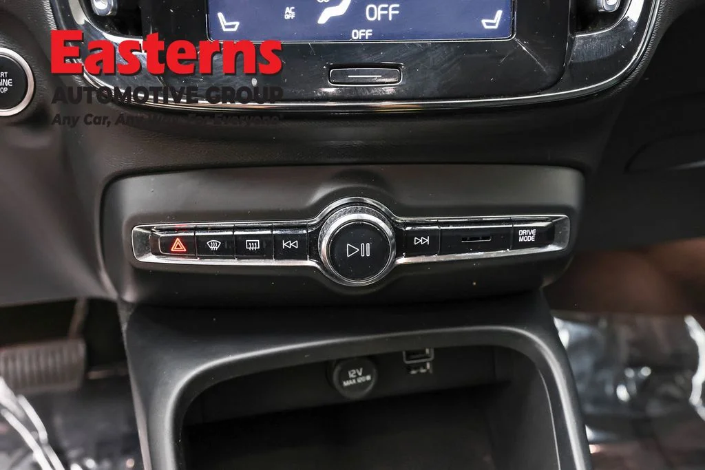 Used 2021 Gray Volvo Momentum image 19