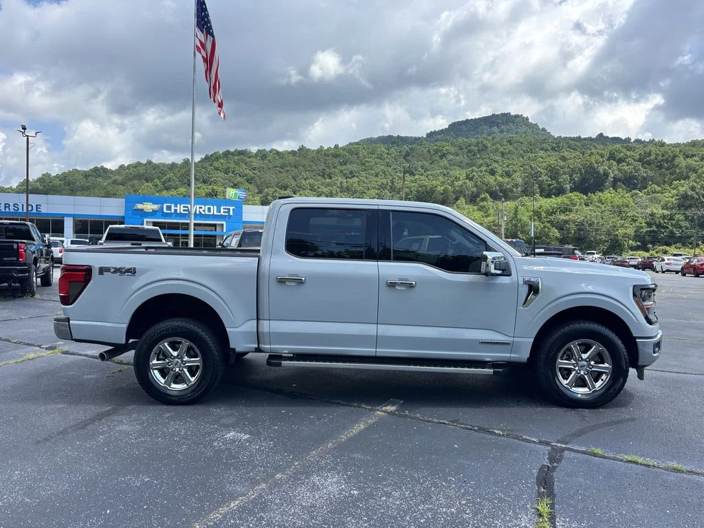 Used 2024 White Ford XLT image 6
