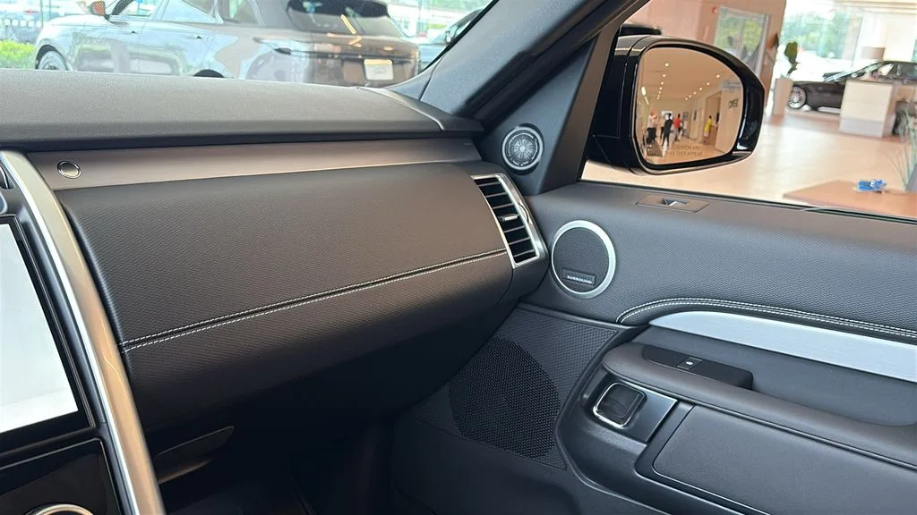 2026 Land Rover Discovery Dynamic SE - Photo 17