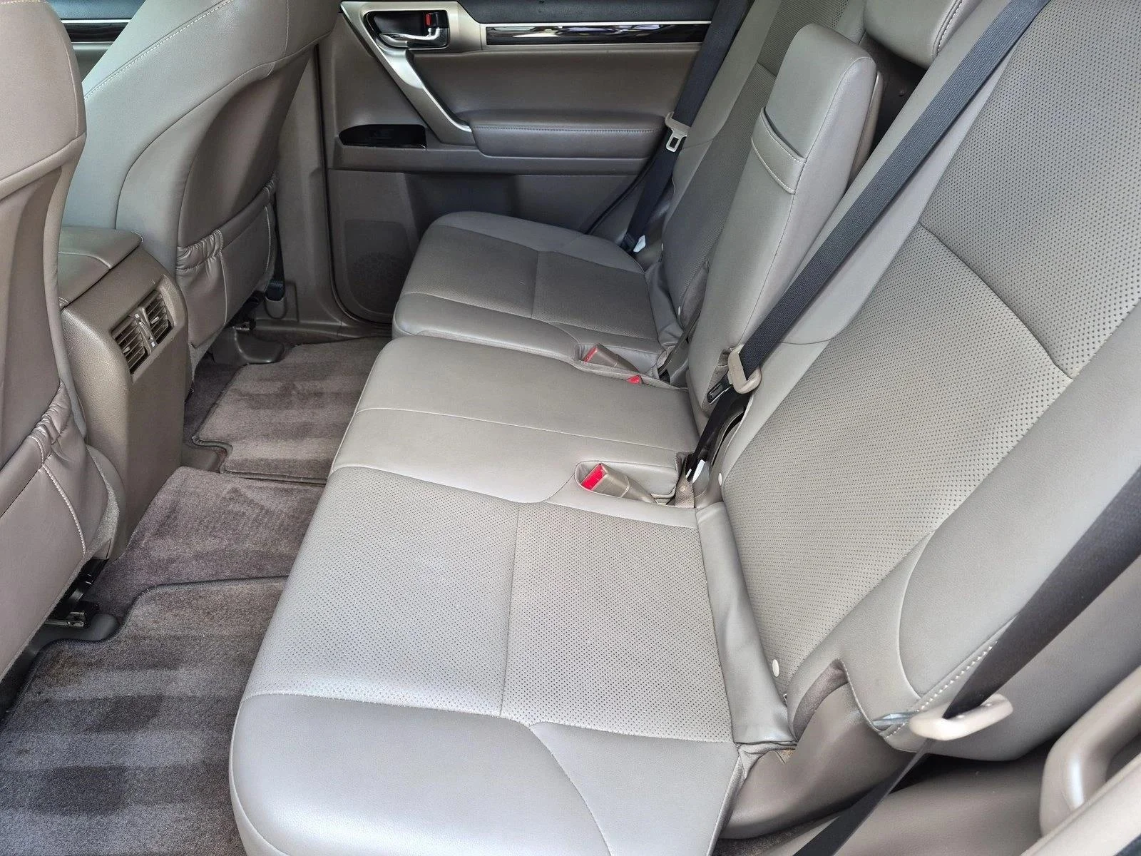 Used 2018 Silver Lining Metallic Lexus GX 460 image 20