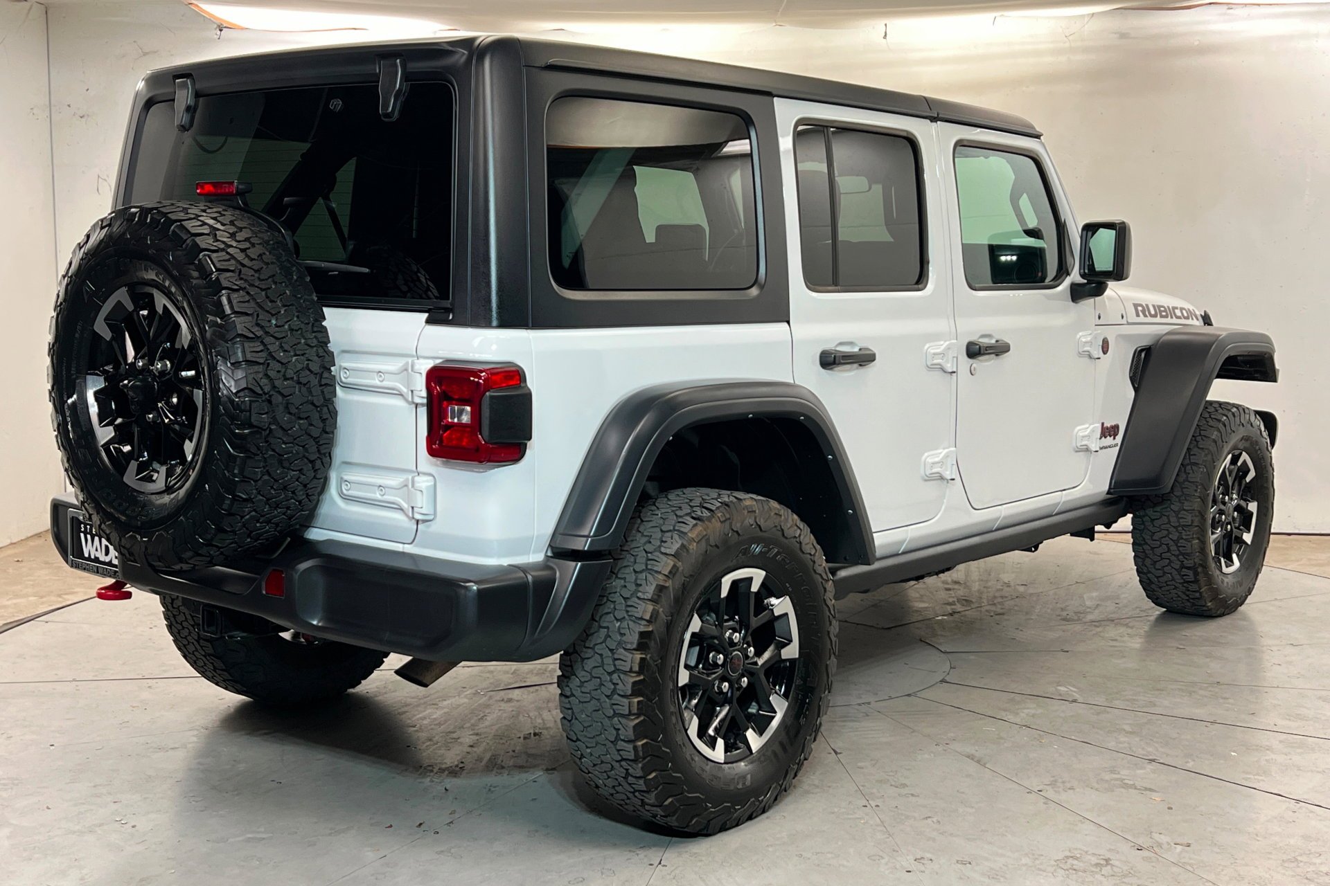 Used 2025 Bright White Clearcoat Jeep Rubicon image 6