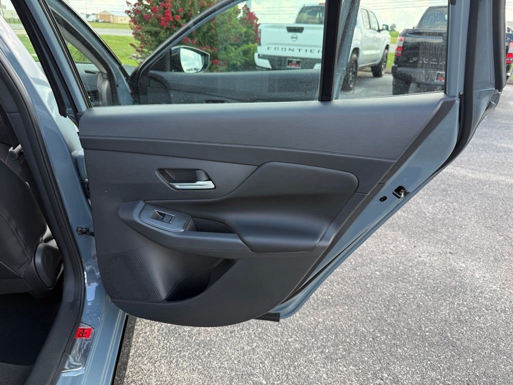New 2026 Atlantic Gray Metallic / Super Black Two-tone Nissan SR image 23