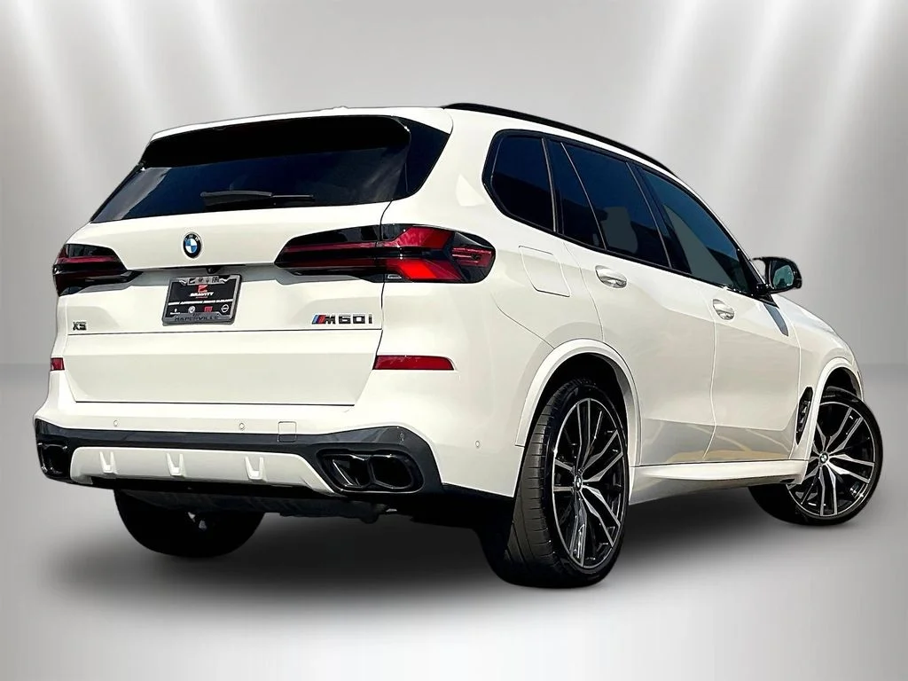 Used 2025 Alpine White BMW M60i image 6