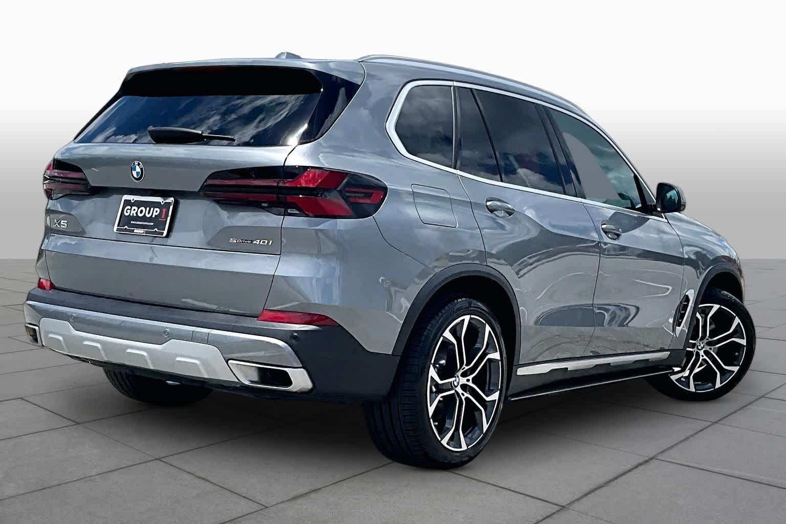 Used 2025 Skyscraper Grey Metallic BMW sDrive40i image 13