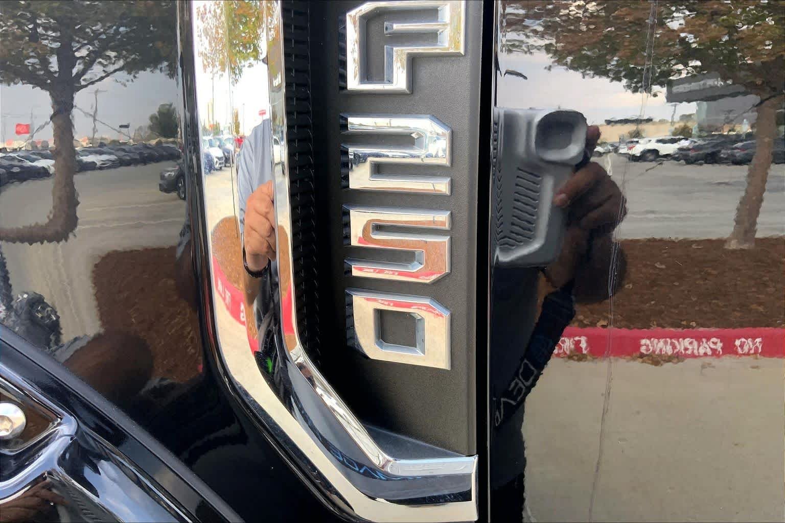 Used 2019 Agate Black Metallic Ford Platinum image 32
