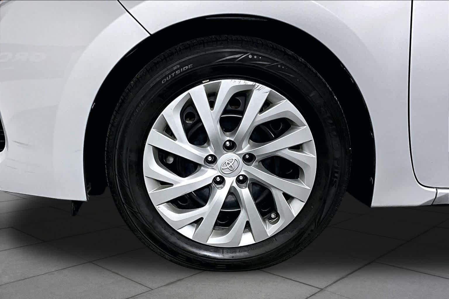 Used 2017 Classic Silver Metallic Toyota L image 11