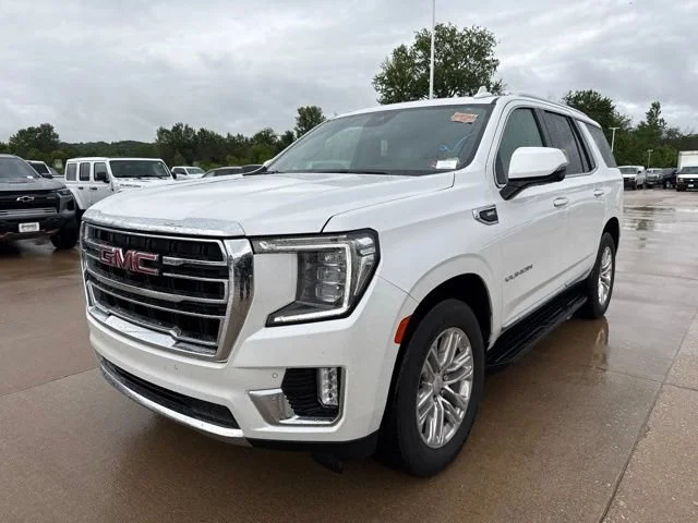 Used 2023 White Frost Tricoat GMC SLT image 6