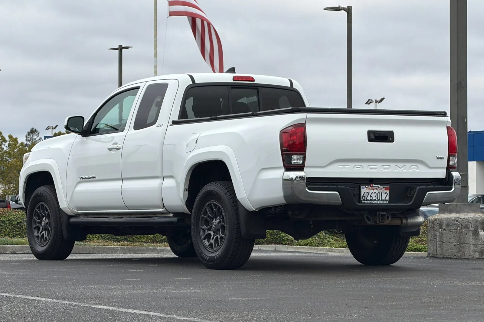 Used 2018 White Toyota SR5 image 6