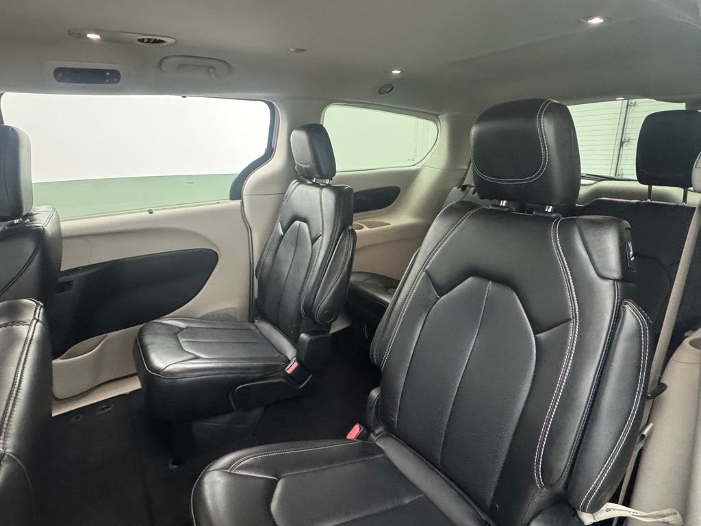Used 2023 Bright White Clearcoat Chrysler Touring L image 43