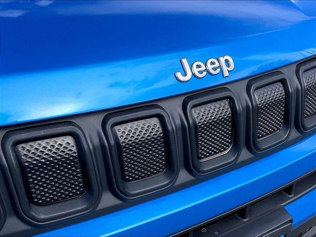 Used 2022 Laser Blue Pearlcoat Jeep Latitude image 29
