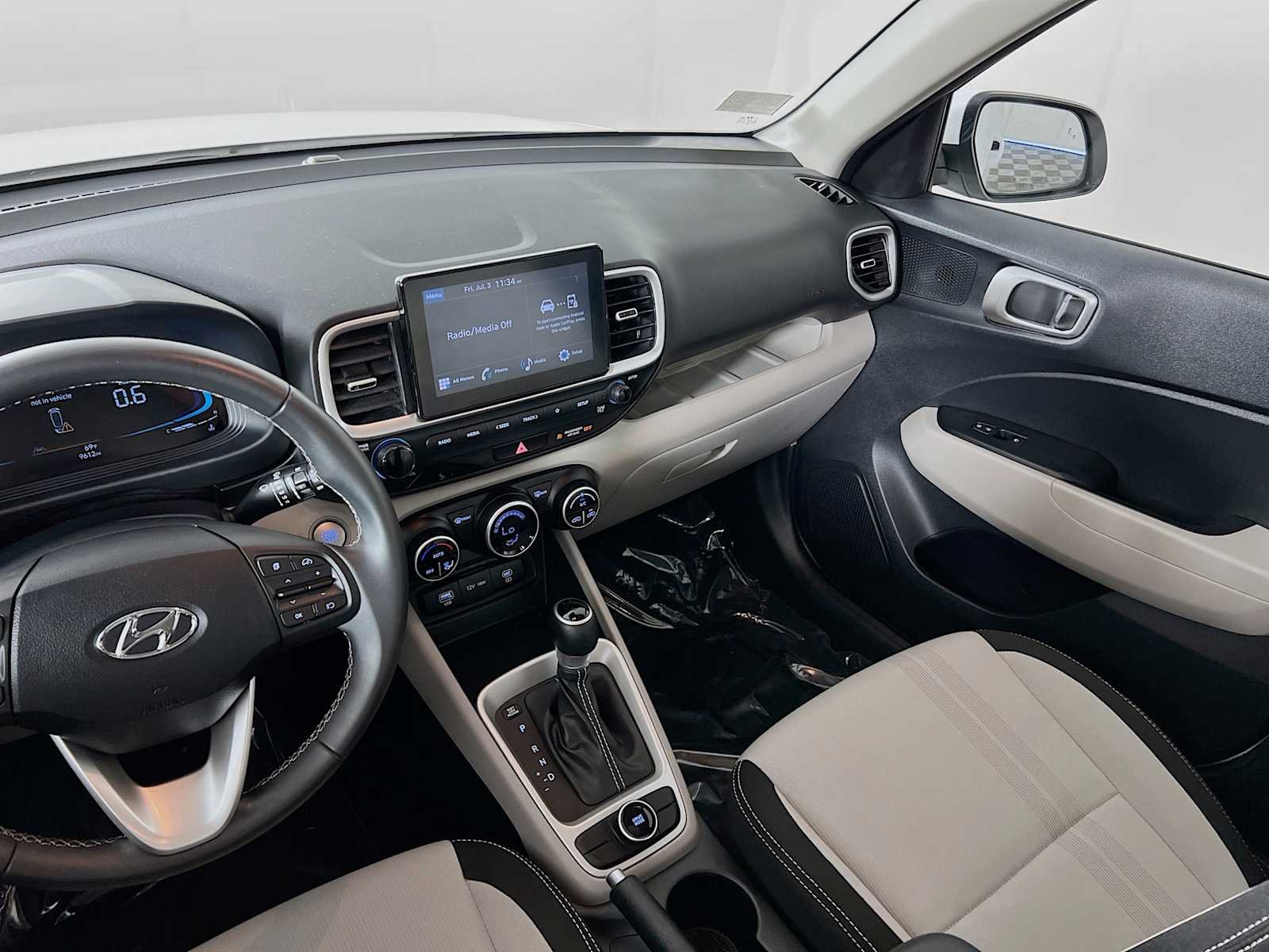Used 2025 Lunar White Hyundai SEL image 23