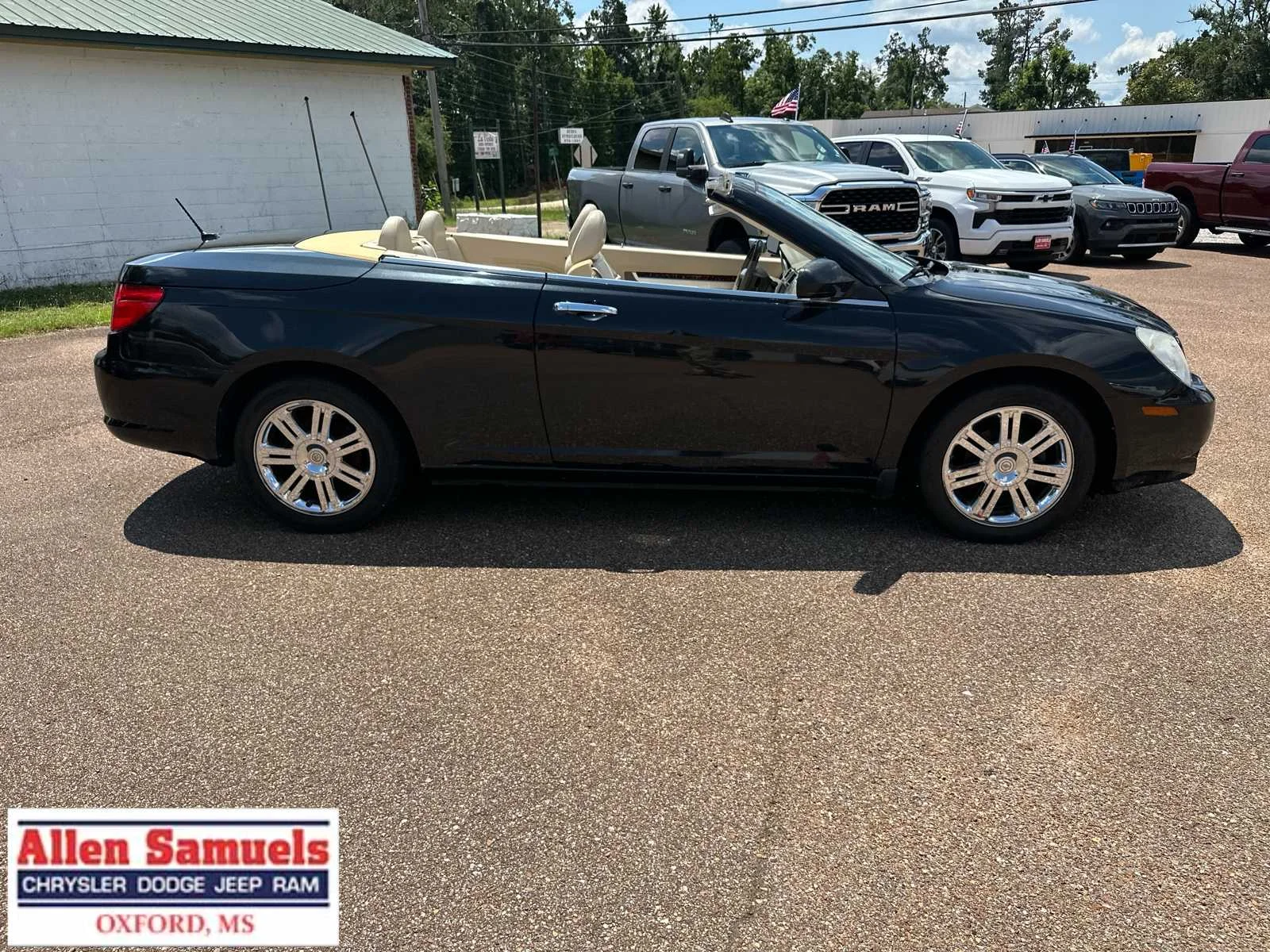 Used 2009 Brilliant Black Pearl Chrysler Limited image 34