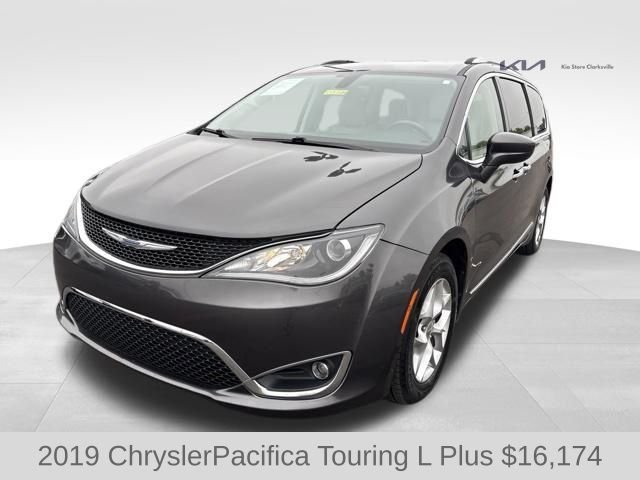 Used 2019 Crystal Metallic Chrysler Touring L Plus image 4