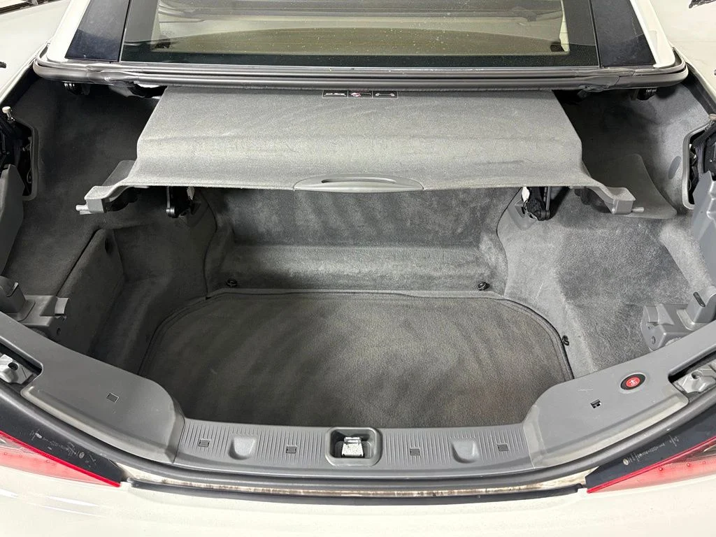Used 2009 Diamond White Metallic Mercedes-Benz SL 550 image 26