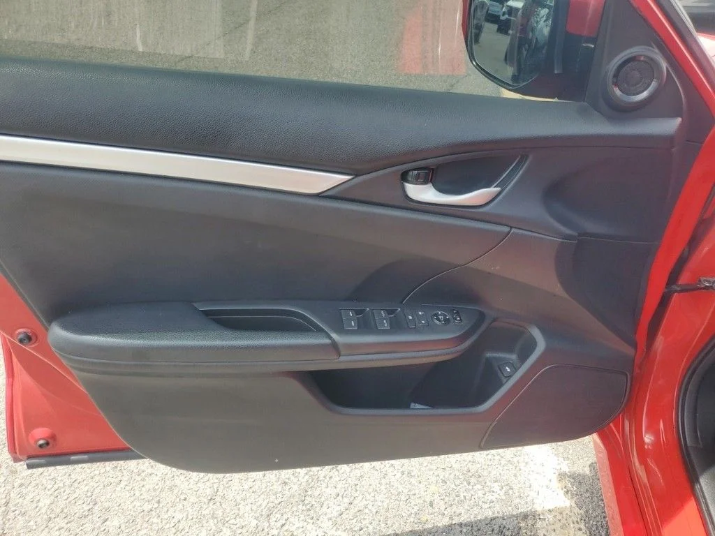 Used 2021  Honda Sport image 11