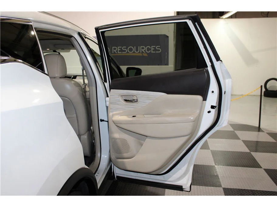 Used 2017 Pearl White Nissan Platinum image 23