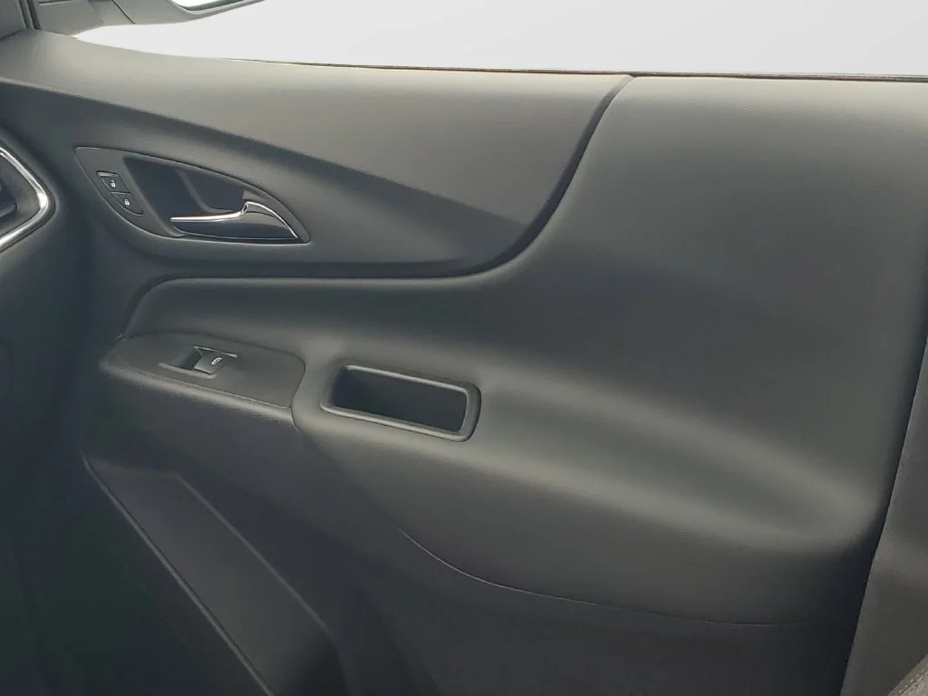 Used 2024 Summit White Chevrolet LT image 13