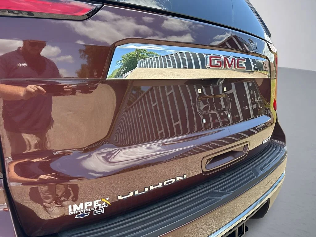 Used 2023 Redwood Metallic GMC SLT image 34