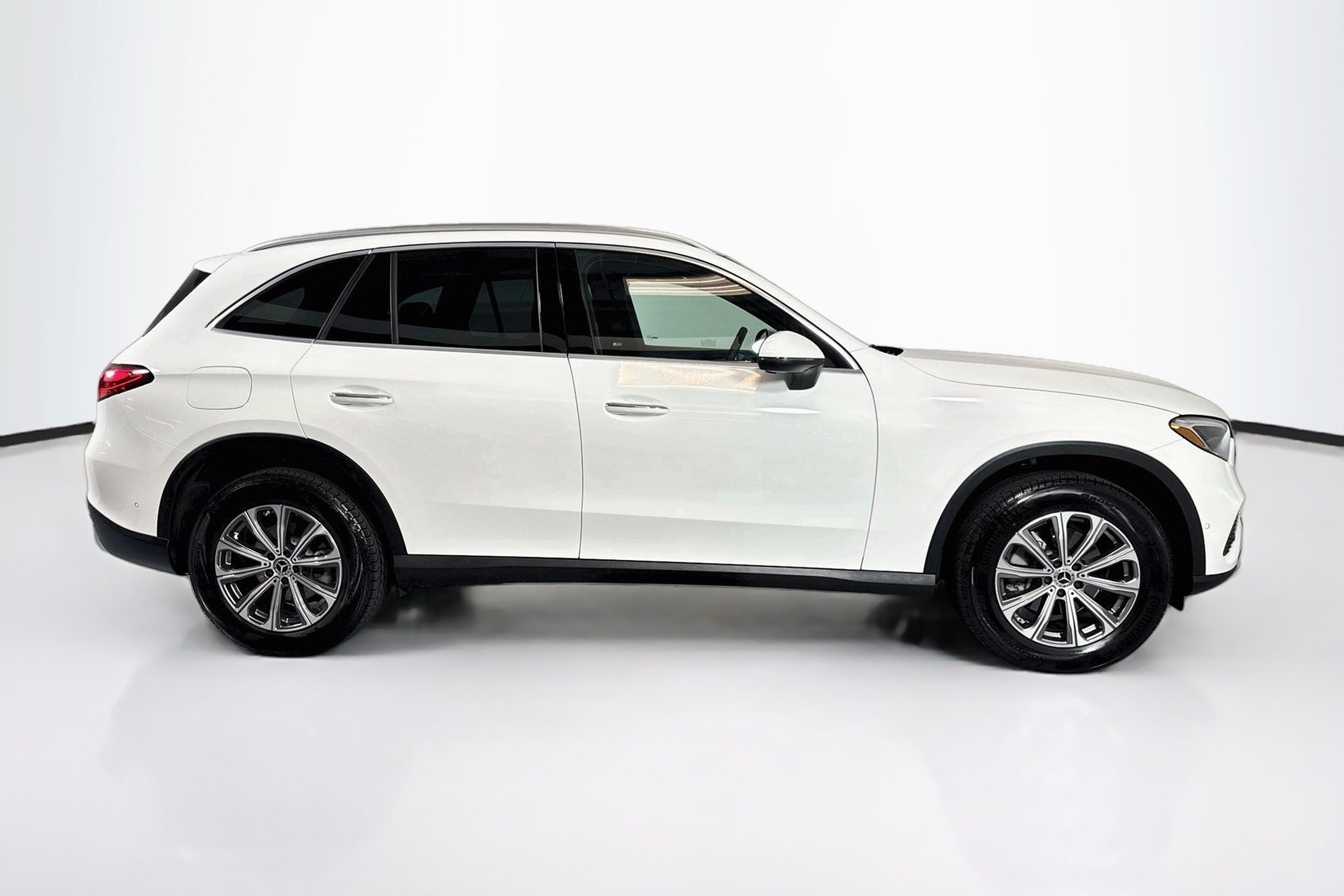 Certified Used 2026 Polar White Mercedes-Benz GLC 300 image 4