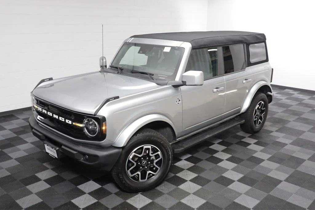 Used 2023 Silver Ford Outer Banks image 2