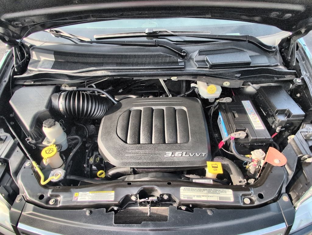Used 2012 Gray Chrysler Touring-L image 21