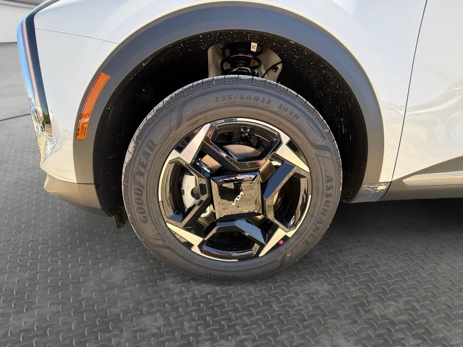 New 2026 Snow White Pearl Kia EX image 9