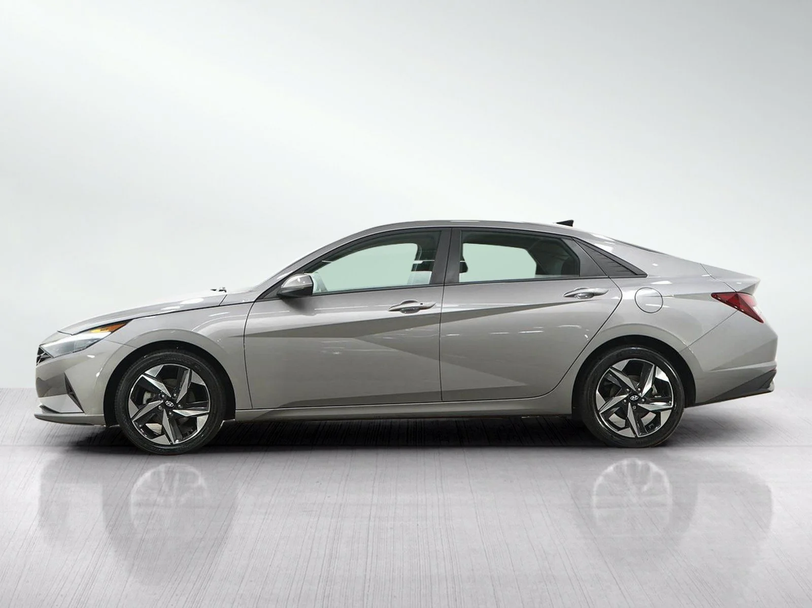 Used 2023 Hyundai Elantra SEL with VIN KMHLS4AG8PU607630 for sale in Minneapolis, Minnesota