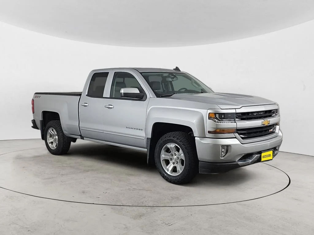 Used 2016 Silver Ice Metallic Chevrolet LT image 3