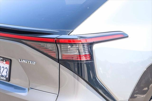 Certified Used 2023 BLACK/HEAVY METAL Toyota  image 8