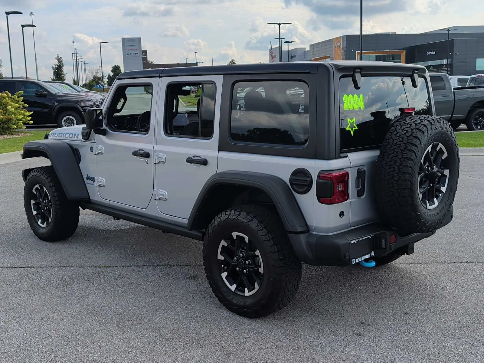 Used 2024 Silver Zynith Clearcoat Jeep Rubicon image 7