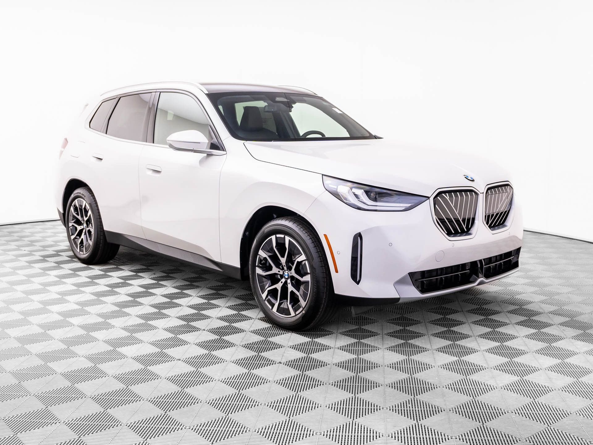 New 2026 Mineral White Metallic BMW 30 xDrive image 8
