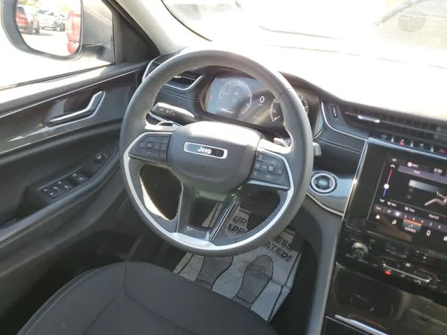 Used 2023 White Jeep Laredo image 17