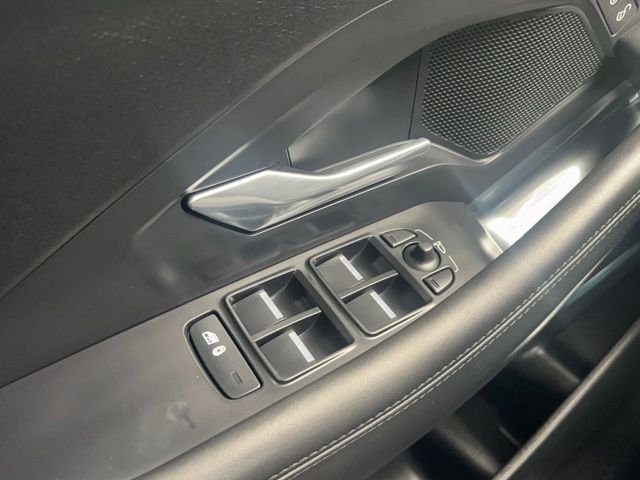 Used 2020 Blue Jaguar SE image 16