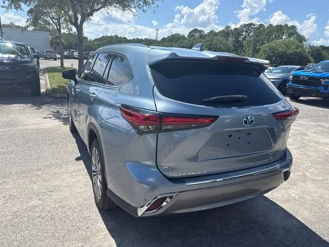 Used 2021 Gray Toyota Hybrid Platinum image 4